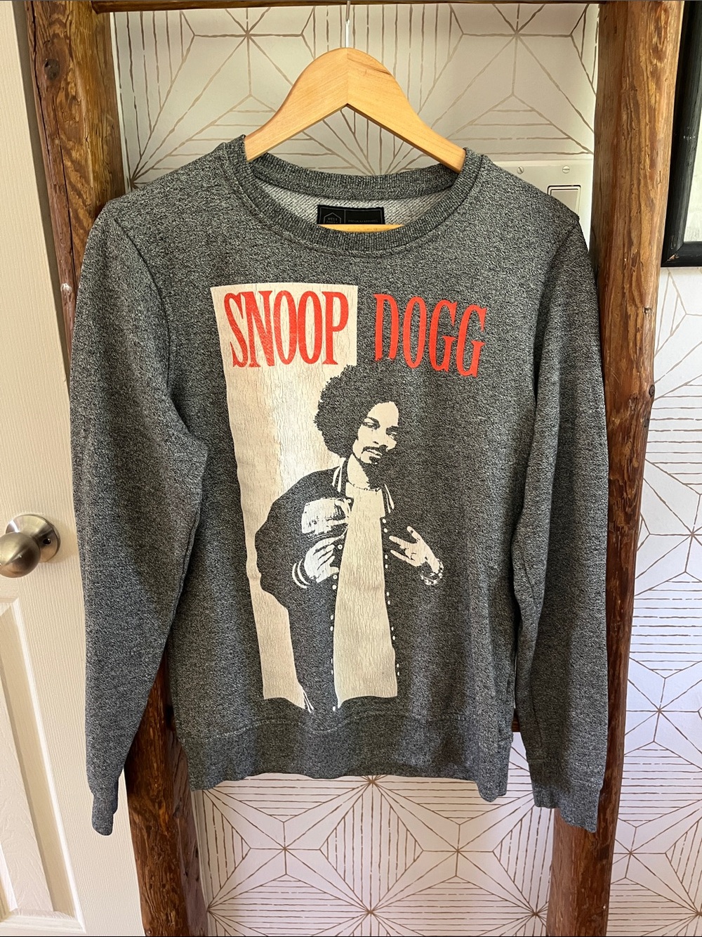 Snoop Dogg Graphic Crewneck Sweatshirt - Gray